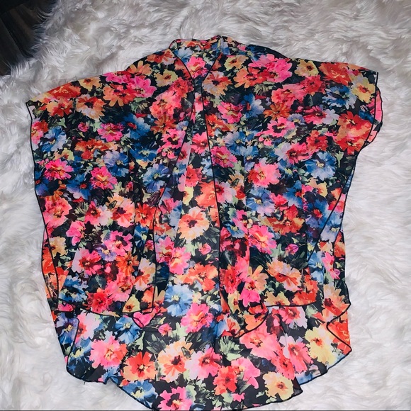 NWOT Beautiful Floral Open Cardigan Kimono - Picture 1 of 7